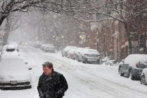 अमेरिका में हाड़ कंपा देने वाली ठंड, शीतलहर के चलने से चेतावनी जारी 