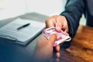  काशीपुर ब्लॉक के जेई को विजिलेंस टीम ने रिश्वत लेते किया गिरफ्तार