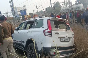 Video: गोंडा में स्कॉर्पियो चालक की दबंगई: पहले बाइक सवार को पीटा फिर लोगों को कुचलने की कोशिश