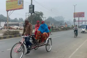 बरेली: नए साल के दूसरे दिन ठंड से कांपते नजर आए लोग, शीतलहर और कोहरे से जनजीवन अस्त-व्यस्त