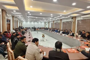 पीलीभीत: तालाब पाटकर बनाई जा रही कॉलोनियां, सांसद बोले- एसडीएम साहब जांच कर करिए कार्रवाई