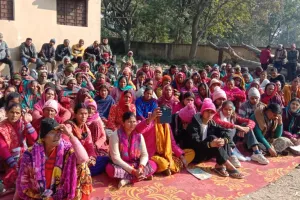 रामनगर: वन्य जीवों से सुरक्षा की मांग को लेकर ढ़ेला चौकी में गरजे ग्रामीण