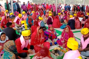 खीरी में 1085 जोड़ों ने थामा एक-दूजे का हाथ, केंद्रीय गृह राज्यमंत्री ने गिफ्ट के साथ दिया आशीर्वाद