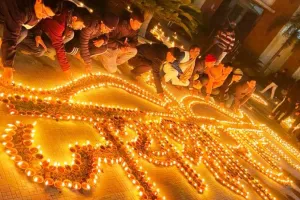 Ayodhya Ram Mandir: प्राण प्रतिष्ठा उत्सव पर दुल्हन की तरह सजा शहर; मंदिरों पर की गई भव्य सजावट, आस्था में डूबा रहा नगर....