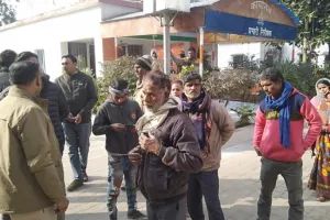 Kannauj News: किसान को जबरन ट्रांसफार्मर पर चढ़ाया, करंट से मौत, परिजनों ने किया हंगामा, पुलिस को नहीं उठाने दिया शव