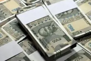 रुपया 11 पैसे की गिरावट के साथ 83.32 प्रति डॉलर पर पहुंचा 