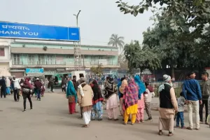 बरेली: सिटी स्टेशन पर अजमेर के जायरीन की रात दिन हो रही आमद, दरगाह पर हाजिरी देकर हो रहे रवाना