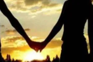 संभल : पुलिस चौकी पहुंची महिला, प्रेमी संग रहने की जिद पर अड़ी...जानिए फिर क्या हुआ?