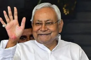 बिहार में सियासी हलचल तेज, अचानक राज्यपाल से मिलने पहुंचे सीएम नीतीश कुमार 