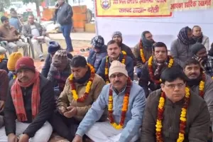 बरेली: पुरानी पेंशन बहाली को लेकर आंदोलन उग्र, कर्मचारी लोकसभा चुनाव में देंगे सरकार को वोट की चोट