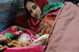 Farrukhabad: प्राण प्रतिष्ठा के दिन मां बनने पर स्वयं को सौभाग्यशाली मान रही महिलाएं; बोली- 'भगवान राम मेरे घर आ गए हैं'... 