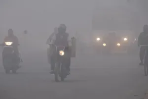 दिल्ली सहित पूरे उत्तर भारत में ठंड का सितम जारी, घने कोहरे से थमी वाहनों की रफ्तार, IMD ने अगले 4-5 दिनों के लिए ऑरेंज अलर्ट किया जारी 