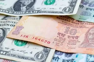 रुपया शुरुआती कारोबार में दो पैसे की बढ़त के साथ 83.01 प्रति डॉलर पर पहुंचा
