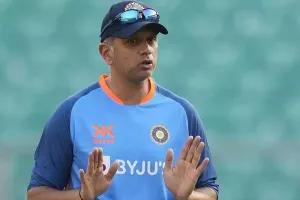 अति आक्रामक रवैया नहीं अपनाएंगे लेकिन जरूरत पड़ने पर हमारे बल्लेबाज पीछे नहीं हटेंगे : राहुल द्रविड़