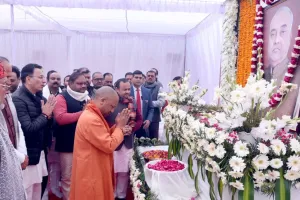 शाहजहांपुर: दिवंगत भाजपा विधायक के घर पहुंचे सीएम योगी, अर्पित की श्रद्धांजलि, परिजनों को बंधाया ढांढस