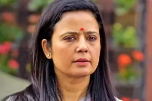 महुआ मोइत्रा की बढ़ीं मुश्किलें, अब सरकारी बंगला खाली करने का मिला नोटिस 