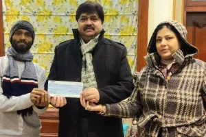 बदायूं: गोवंश की सेवा के लिए चेयरमैन और पूर्व मंत्री ने दिए 25 हजार रुपये