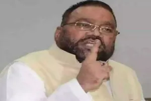 कौशांबी: स्वामी प्रसाद मौर्य का हिंदू जागरण मंच ने किया विरोध, दिखाया काला झंडा