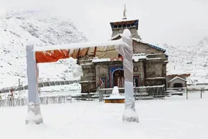 देहरादून: बर्फबारी से लकदक हुए चारों धाम..निचले क्षेत्रों में बारिश