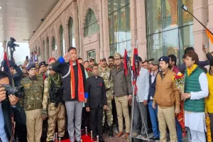 रामलला के दर्शन को अयोध्या पहुंचे अरुणाचल के सीएम पेमा खांडू, कहा - देश में आ गया है रामराज्य 