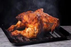 एक व्यक्ति 25 दिन तक कच्चा चिकन खाने के बावजूद बीमार क्यों नहीं हुआ?