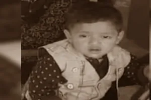 प्रतापगढ़: पिता की कार के नीचे आने से दो साल के मासूम बेटा की दर्दनाक मौत, बदहवास हुए शिक्षक दंपती