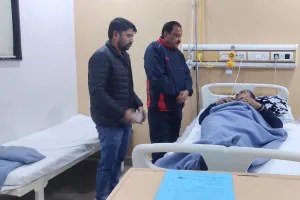 रुद्रपुर: निवर्तमान मेयर की बिगड़ी हालत, हायर सेंटर हुए रेफर...महानगराध्यक्ष के साथ हुई थी मारपीट की घटना