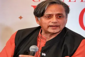 कांग्रेस नेता शशि थरूर ने कहा-  बहुमत की आड़ में देश बदल रहा है चुनावी लोकतंत्र के बजाय ‘चुनावी तानाशाही’ में 