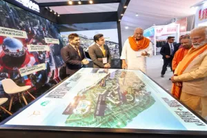 GBC-4: फिल्म सिटी के स्टॉल पर पहुंचे PM मोदी, प्रोजेक्ट से दिखे संतुष्ट-सीएम योगी के प्रयास को सराहा  