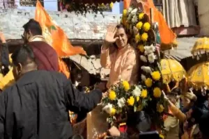 प्रयागराज पहुंचे अरुण गोविल और सुनील लहरी, कहा - रामराज्य की संस्कृति और नैतिकता वापस लौट रही है