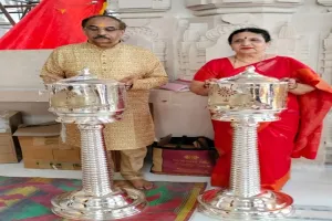 अयोध्या: मुंबई के उद्योगपति ने रामलला को समर्पित किया 13.5 किलो चांदी से बना दीपक