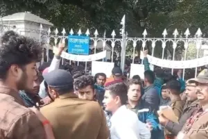 Allahabad university Video : चीफ प्रॉक्टर ने कहा-मुझसे बड़ा गुंडा कोई नहीं, तुम्हारी औकात क्या है, ऑडियो वायरल होते ही भड़के छात्र