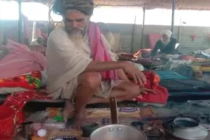 चाय वाले बाबा: चाय और चिलम के सहारे कट रही बाबा की जिंदगी, बचपन से नहीं लिया एक भी निवाला