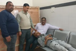 Video: बहराइच में ऑटो चालक की गुंडई! रोडवेज बस के परिचालक को जमकर पीटा, अस्पताल में भर्ती