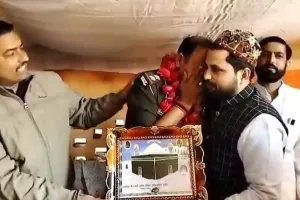 Kanpur News: ...जब ट्रांसफर होने के बाद विदाई समारोह में फूट-फूटकर रोए दरोगा, वायरल हो गया VIDEO, आप भी देखें