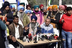 किसान आंदोलन: सरकार से किसान नेताओं की बातचीत रही बेनतीजा, पंजाब-हरियाणा सीमा पर डटे हुए हैं प्रदर्शनकारी