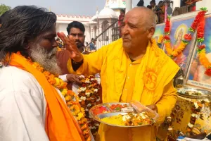 बहराइच: शिव मनकामेश्वर मन्दिर पर पांच दिवसीय महारुद्र यज्ञ शुरू,  भक्तों ने निकाली भव्य कलश यात्रा 