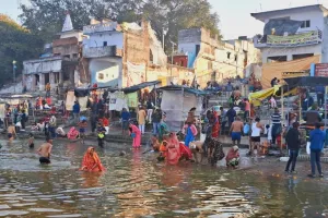 Mauni Amavasya: मौनी अमावस्या पर गंगा स्नान के लिए उमड़ा जन सैलाब, घाटों पर लाखों श्रद्धालुओं ने लगाई डुबकी