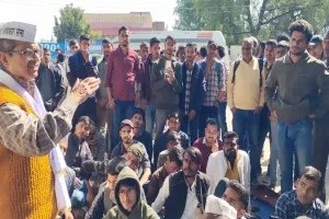 Allahabad University में चल रहे छात्रों के आंदोलन को समर्थन देने पहुंचे अमिताभ ठाकुर, 11 वें दिन भी जारी रहा प्रदर्शन