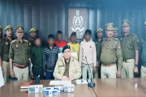 मीरजापुर: धोखाधड़ी कर नकली सोने की गिन्नी बेचकर ठगी करने वाले गैंग का पर्दाफाश, 5 शातिर गिरफ्तार