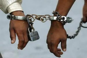 नोएडा: लोकल ट्रेन के महिला कोच में यात्रा करने वाले पांच लोग गिरफ्तार 