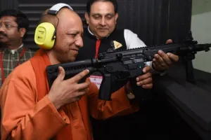 Kanpur: CM Yogi ने लगाया निशाना...गोलियां दागते ही समारोह स्थल तालियों से गूंज उठा, बोले- निवेश वहीं होता है, जहां...