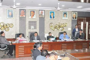 मुरादाबाद: डीएम ने दो इंजीनियरों को भिजवाया थाने, कहा- जनहित के कार्यों में लापरवाही बर्दाश्त नहीं 