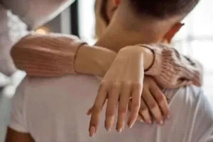 UP: मुझे तलाक दे दो... रो-रोकर पत्नी से गुहार लगा रहा पति, बोला- दबाव में की शादी, मेरी लड़कियों में कोई रुचि नहीं