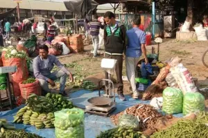 हल्द्वानी: कर्फ्यू हल्द्वानी में, असर पहाड़ तक...पहाड़ के सब्जी कारोबारी कम संख्या में पहुंच रहे मंडी 