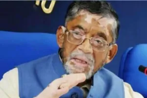 Bareilly News: सांसद संतोष गंगवार सहित 22 किसानों के खाते में डाली मुआवजे की किस्त