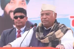 बूथ एजेंट पर बोलते हुए कुत्ते की मिसाल दे गए खड़गे, बीजेपी बोली दुर्गति तय