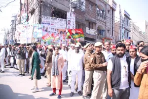 तय समय से एक घंटा देरी से शुरू हुई भारत जोड़ों न्याय यात्रा, राहुल-प्रियंका को देखने के लिए इंतजार में रहे प्रशंसक