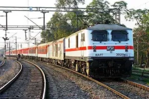 मुरादाबाद : ट्रेनों के विलंब का नया रिकॉर्ड, 11 घंटे 19 मिनट की दूरी से चल रही कुंभ एक्सप्रेस 