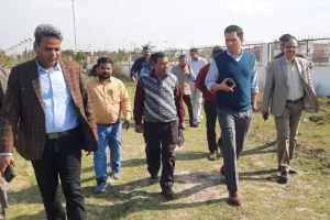 Unnao: अब नौका विहार का लुत्फ उठा सकेंगे लोग...सरैयां वाटिका के पास अमृत सरोवर बनाने को लेकर सीडीओ ने किया निरीक्षण